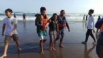 2 Wisatawan Nyaris Tenggelam Saat Berenang di Pantai Parangtritis
