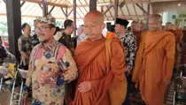 Bupati Cirebon Apresiasi Semangat 32 Biksu Jalan Kaki dari Thailand