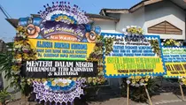 Karangan Bunga Penuhi Rumah Duka Pj Gubernur Papua Pegunungan di Semarang