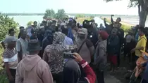 Ratusan Warga Desa Gersik Putih Sumenep Usir Pekerja Proyek Reklamasi