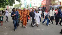 Akan Tinggalkan Jawa Barat, 32 Biksu Disambut Meriah di Pantura
