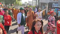 Wakil Wali Kota Cirebon Lepas 32 Biksu Lanjutkan Jalan Kaki ke Borobudur