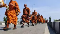 32 Biksu Jalan Kaki Menginap di Kanzus Sholawat atas Undangan Habib Luthfi Bin Yahya