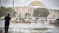 Hujan Deras Guyur Masjid Nabawi, Jemaah Haji Tetap Ibadah Arbain