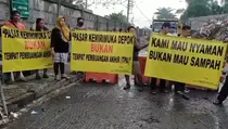 Pedagang Protes Sampah Menggunung di Pasar Kemiri Muka