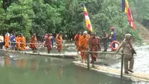 Buat Takjub, Warga Semarang Antusias Sambut 32 Biksu Jalan Kaki di Vihara Tengah Hutan