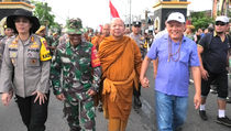 Anggota DPR Apresiasi Sambutan Masyarakat terhadap Biksu Jalan Kaki dari Thailand