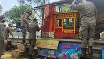 Ratusan Lapak PKL di Gunung Mas Puncak Dibongkar Satpol PP