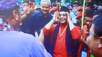 Hadiri Peresmian Rumah Aspirasi Relawan, Ganjar Disambut Palang Pintu Betawi