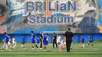 BRI Beri Bantuan Pendidikan Bagi 50 Anak Sepak Bola