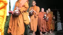 Ikut Prosesi Pengambilan Air Suci Waisak di Jumprit, Biksu Thudong Merasa Terhormat