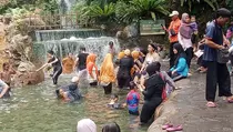 Libur Panjang Akhir Pekan, Pemandian Air Panas di Subang Masih Diserbu Pengunjung