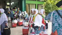 PPIH Embarkasi Surabaya Membantah Ada 26 Calon Jemaah Haji Gagal Berangkat karena Masalah Visa
