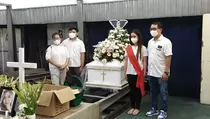 Suasana Duka Warnai Proses Kremasi Angeline Nathania, Korban Mayat Dalam Koper