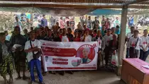 Orang Muda Ganjar NTT Beri Bantuan Penerangan di Timor Tengah Selatan