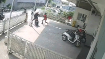 Tertangkap Basah, Pencuri Motor di Gerai ATM Bekasi Babak Belur Dikeroyok Warga