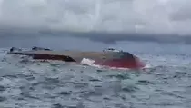 Pencarian 2 Orang ABK Tenggelam, Tim SAR Ternate Temukan Bangkai Kapal Mengapung