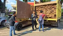 Polda Jambi Amankan Ratusan Batang Kayu Hasil Ilegal Logging