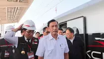 Takjub Naik Kereta Cepat, Luhut: Bisa Sambil Rapat Tanpa Terganggu Suara