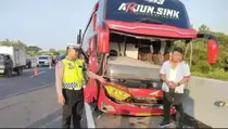 Bus Tabrak Truk di Tol Cipali, 1 Tewas 2 Luka