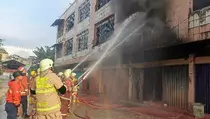 Gudang Lilin di Pekanbaru Ludes Terbakar