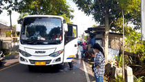 Bus Wisata Mogok di Megamendung, Jalur Puncak Macet Panjang