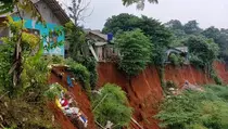 Longsor Tebing di Sawangan, 5 Rumah Terancam Hilang