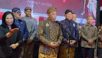 Kapolri dan Panglima TNI Kompak Tonton Pagelaran Wayang Kulit