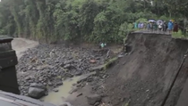 Hujan Deras, Jembatan Penghubung Karangasem dan Klungkung Putus