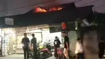 Rumah Berlantai Dua di Kalideres Hangus Terbakar