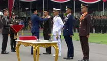 Jokowi Pimpin Pelantikan 833 Perwira TNI dan Polri di Istana Merdeka