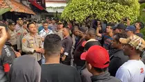 Acara Internal Partai Golkar di Senayan Ricuh, Jurnalis Dipukul