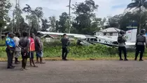 Pesawat Smart Air Tergelincir di Bandara Kenyam Papua Pegunungan