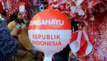 Video: Pedagang Pernak-Pernik Agustusan Raup Untung Besar