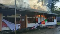 Kantor KPU Jayapura terbakar
