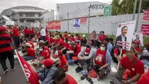 Thaksin Pulang ke Thailand, Pendukung Kaus Merah Berkumpul di Bangkok