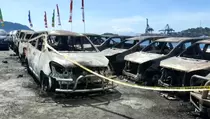 12 Mobil Dinas Terbakar di Area Parkir Kantor DPR Papua