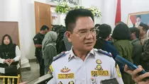 Kronologi Petugas Dishub DKI Naik di Atas Kap Mobil yang Menabraknya