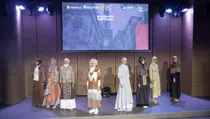 Kami Gaungkan Romantisme Kain Tenun Endek di Front Row Paris