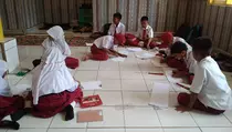 Miris, Siswa SDN Sukatani Subang Empat Tahun Belajar di Lantai Musala