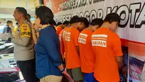 Geng Motor Ancam Penumpang Angkot dengan Sajam Viral di Bogor
