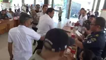 RDP di DPRD Sultra Ricuh, Kepala Syahbandar Molawe Disiram Air