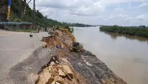 Longsor Parah di Jalan Poros Kampung Gurimbang Berau Kaltim, Arus Lalu Lintas Dialihkan