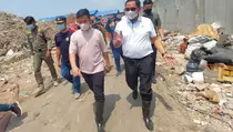 2 Hektare Lahan TPA Putri Cempo Terbakar, Nana Sudjana Surati BNPB Minta Water Bombing