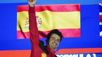 Hentikan Dominasi Red Bull, Carlos Sainz Juara GP Singapura 2023