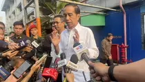 Tinjau Pasar Jatinegara, Jokowi Sebut Harga Bahan Pokok Mulai Turun