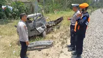 KA Singasari Tabrak Pikap Bermuatan Pipa di Blitar