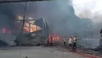 Kebakaran Gudang Rongsokan, Akses Jalan Malang-Pasuruan Ditutup Sementara