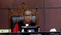 Hakim MK Saldi Isra Heran, Mahkamah Berubah Pendirian Hanya dalam Sekelebat