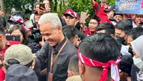 Tiba di Tugu Proklamasi, Ganjar Disambut Meriah Massa Pendukung